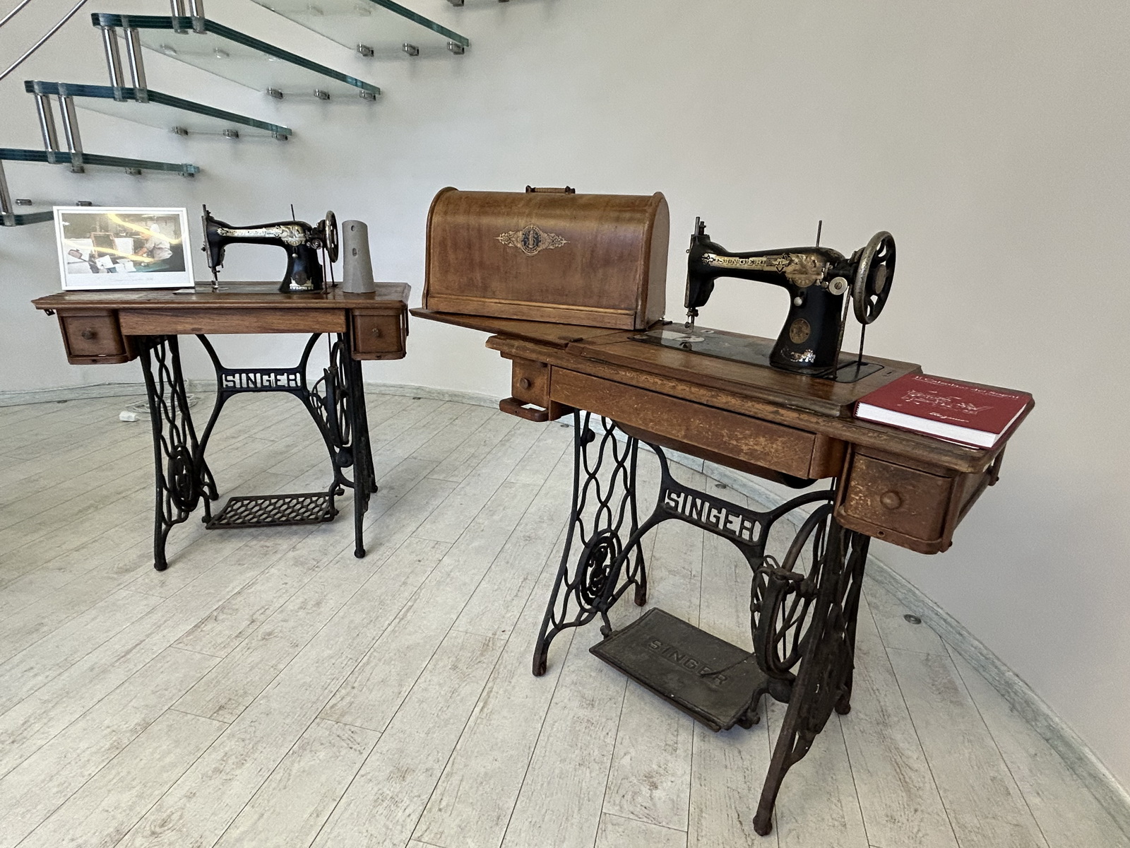 vintage singer sewing machines display