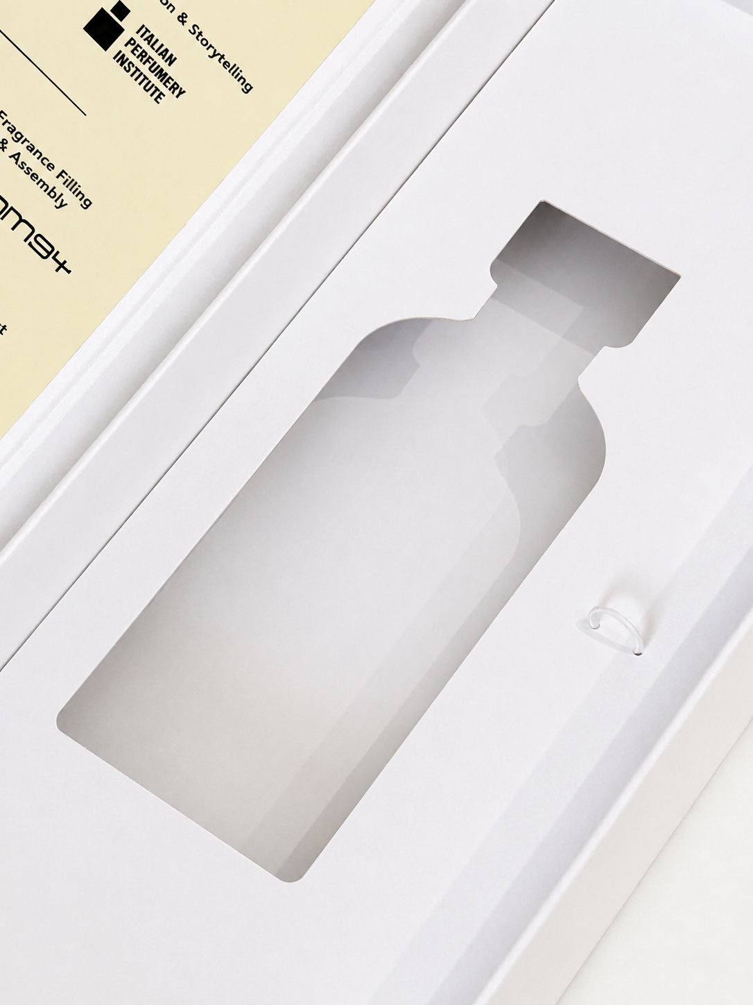 Silenzio box with the bottle profile cut-out